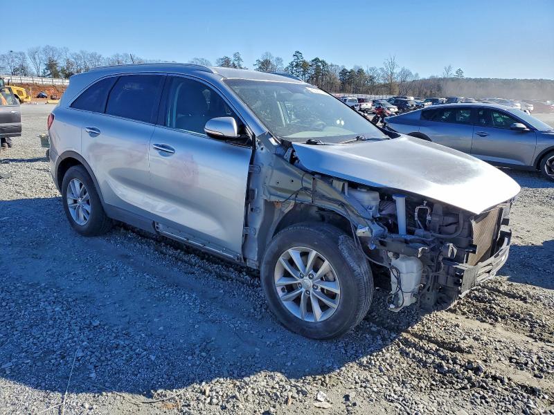 Фото 4 - KIA SORENTO