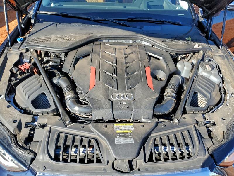 Фото 11 - AUDI S8