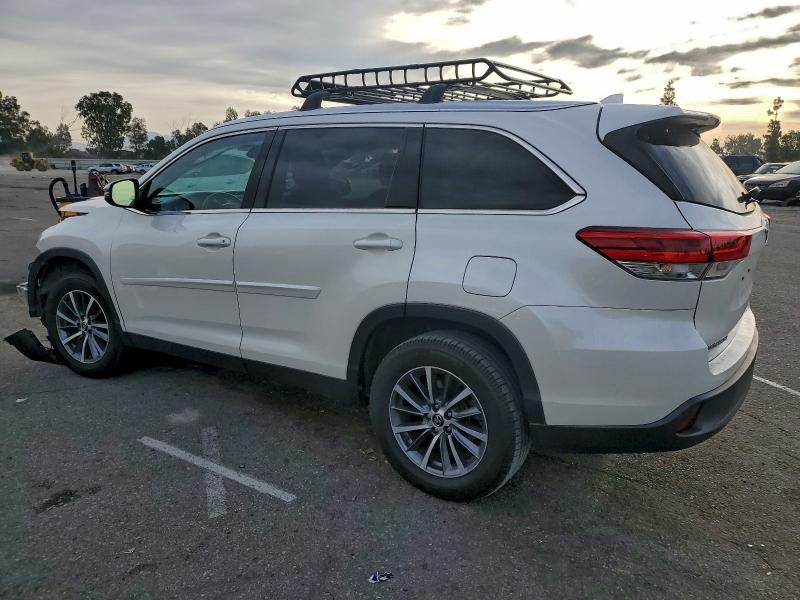 Фото 2 - TOYOTA HIGHLANDER