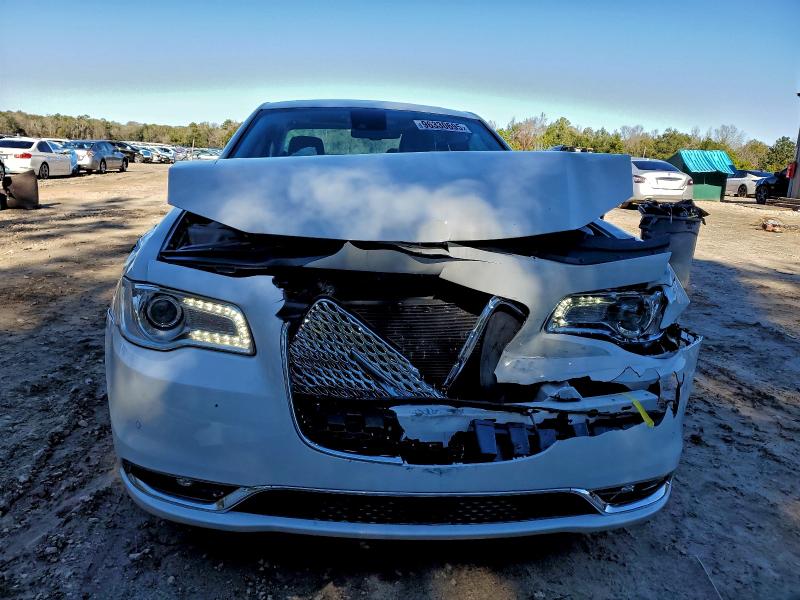 Фото 5 - CHRYSLER 300