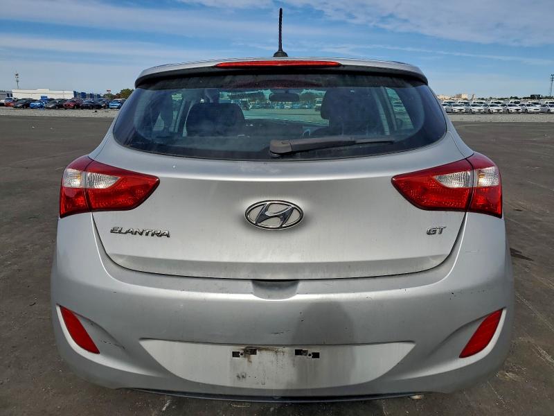 Фото 6 - HYUNDAI ELANTRA