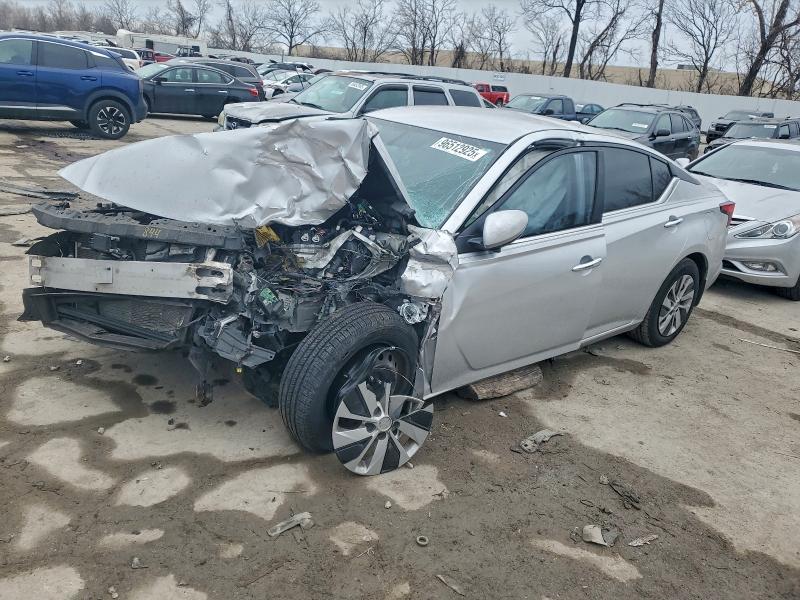 Фото 1 - NISSAN ALTIMA