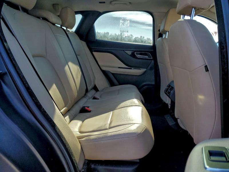 Фото 11 - JAGUAR F-PACE