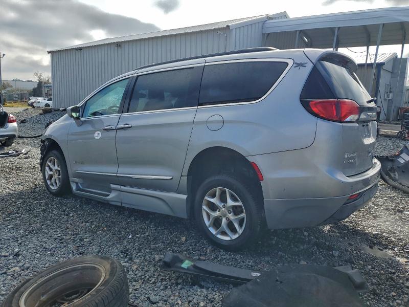 Фото 2 - CHRYSLER PACIFICA