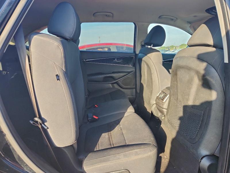 Фото 10 - KIA SORENTO