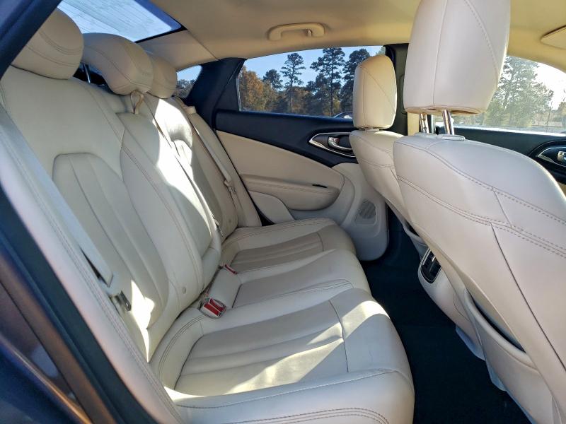 Фото 10 - CHRYSLER 200