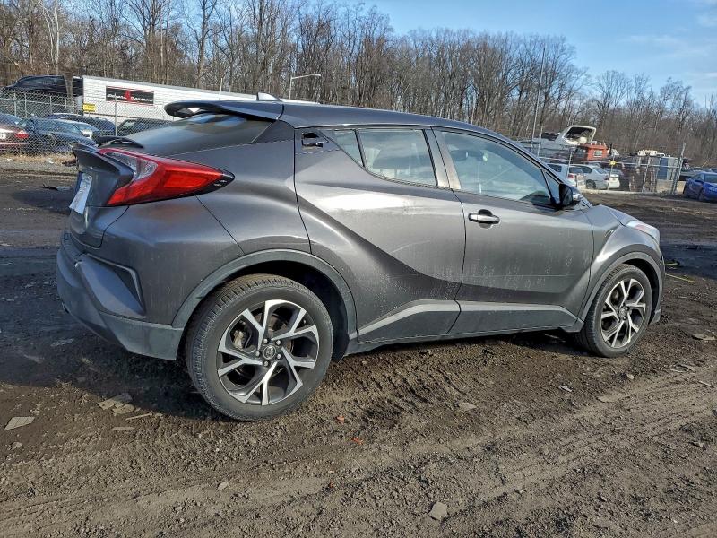 Фото 3 - TOYOTA C-HR