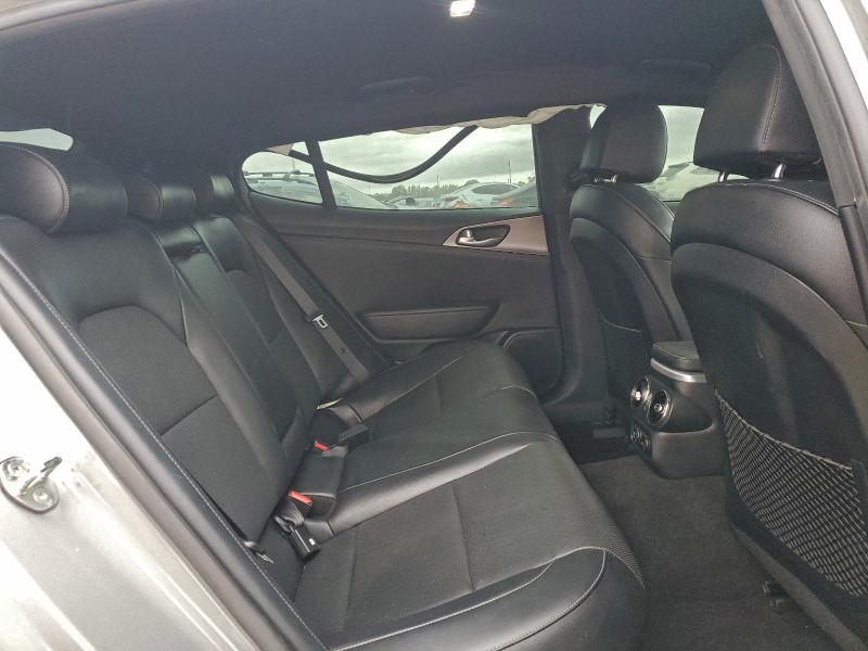 Фото 10 - KIA STINGER