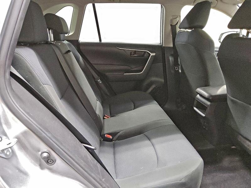 Фото 11 - TOYOTA RAV4