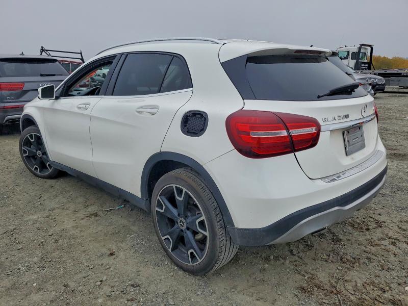 Фото 2 - MERCEDES-BENZ GLA-CLASS