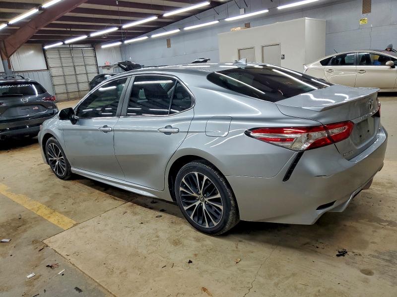 Фото 2 - TOYOTA CAMRY