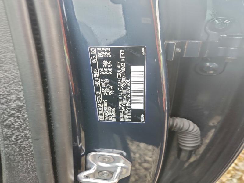 Фото 13 - VOLVO XC40