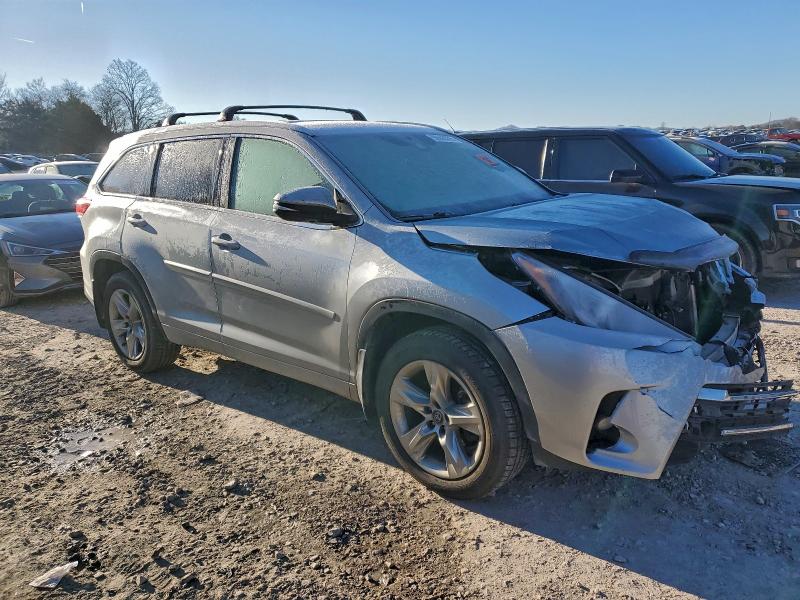 Фото 4 - TOYOTA HIGHLANDER