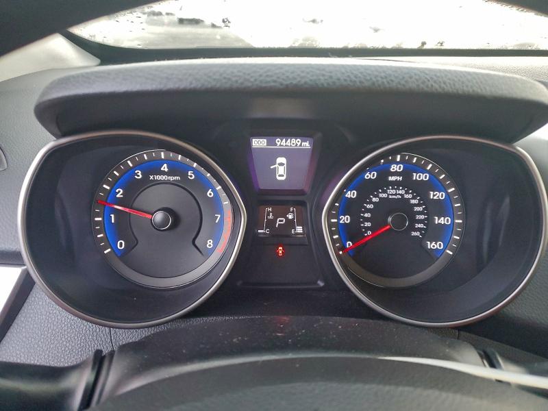 Фото 9 - HYUNDAI ELANTRA