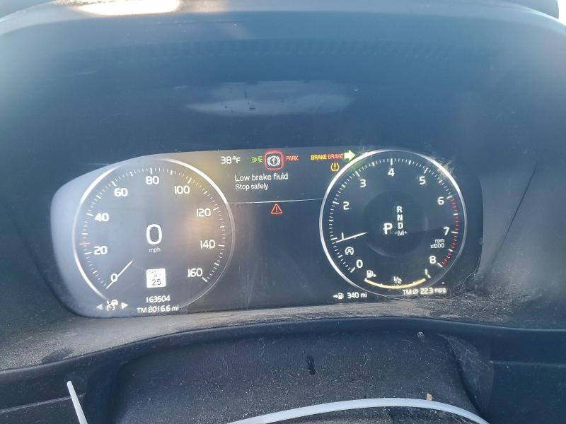 Фото 9 - VOLVO XC40