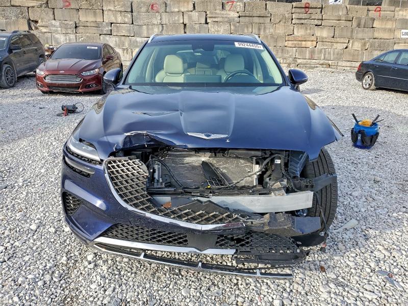 Фото 5 - GENESIS GV70 BASE