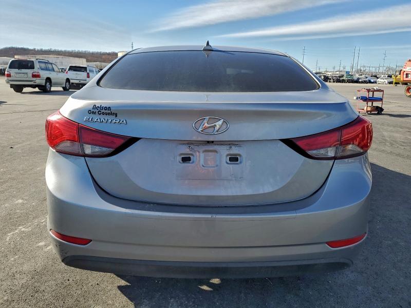 Фото 6 - HYUNDAI ELANTRA