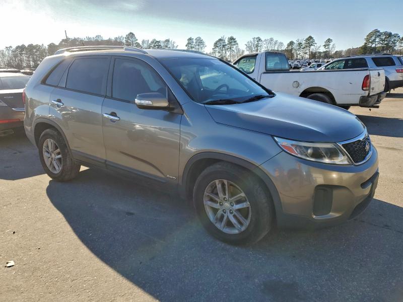 Фото 4 - KIA SORENTO