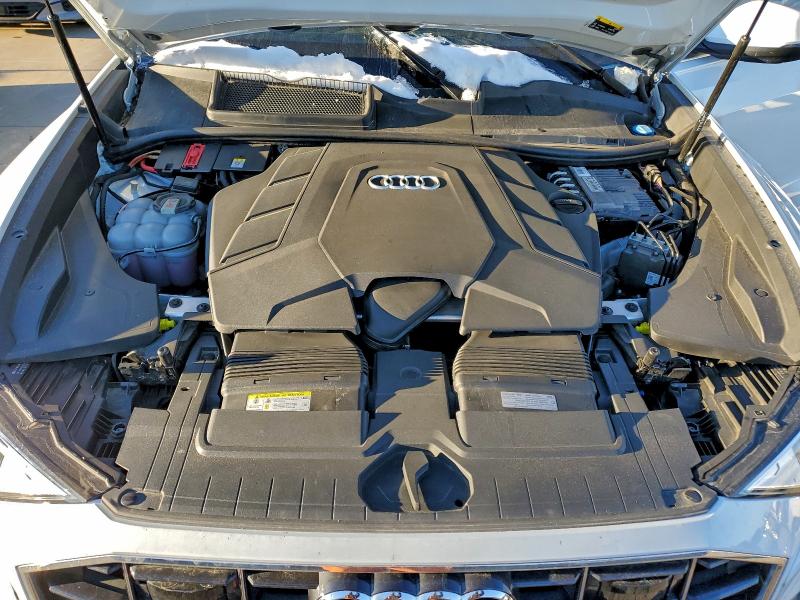 Фото 12 - AUDI Q8