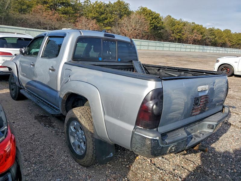 Фото 2 - TOYOTA TACOMA