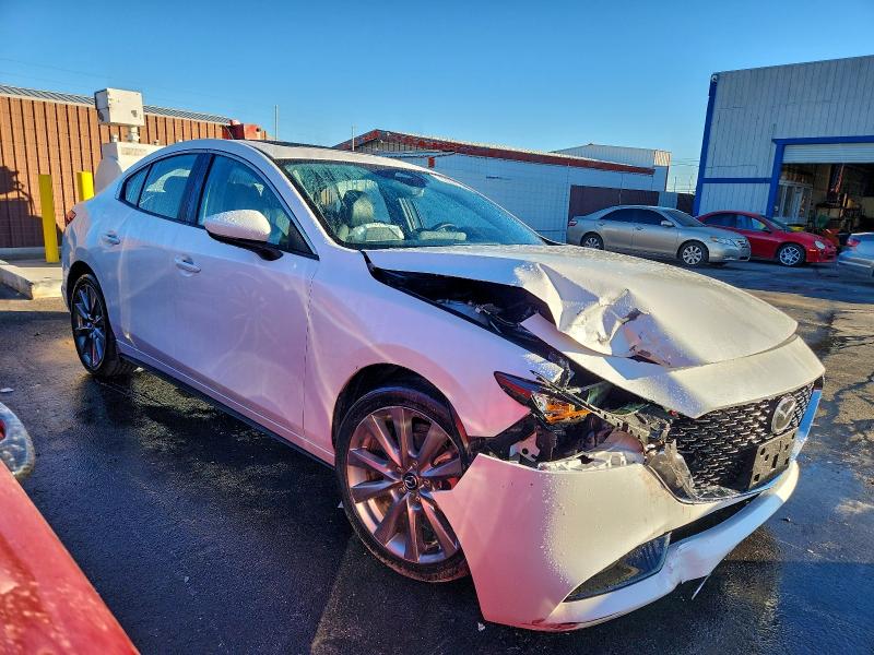 Фото 4 - MAZDA 3