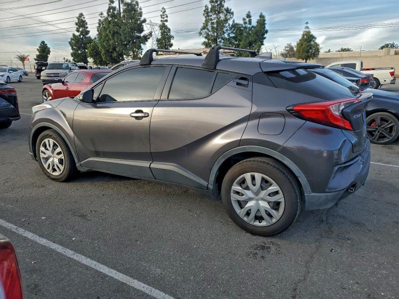 Фото 2 - TOYOTA C-HR