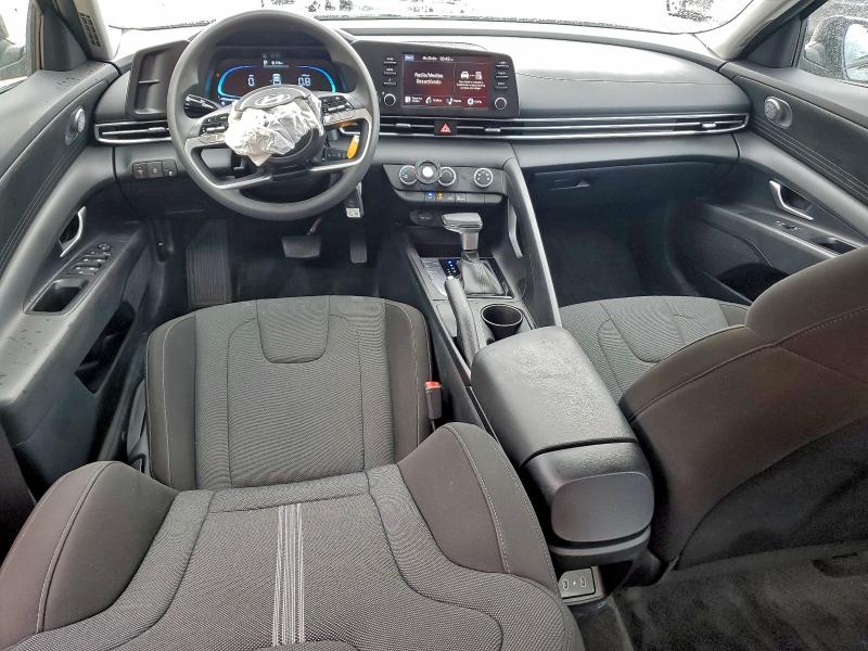 Фото 8 - HYUNDAI ELANTRA