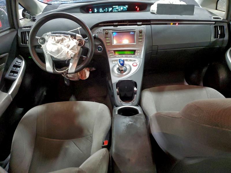 Фото 8 - TOYOTA PRIUS