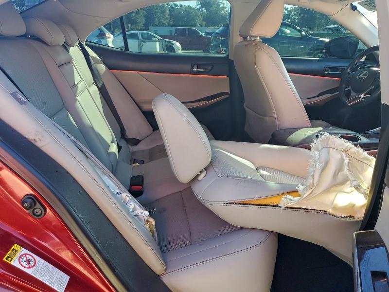 Фото 10 - LEXUS IS