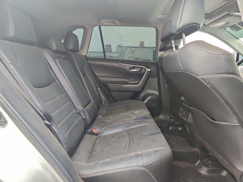 Фото 10 - TOYOTA RAV4