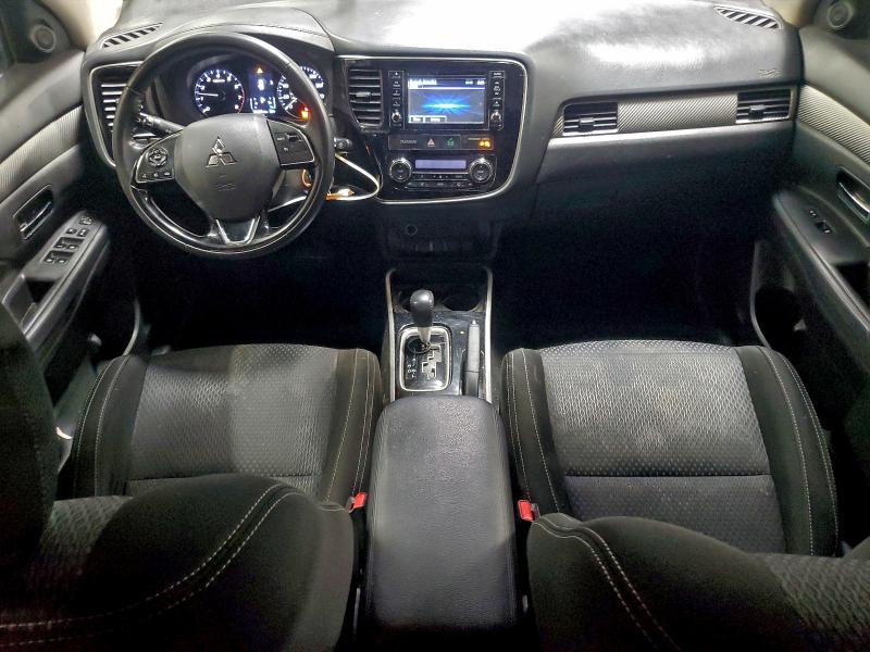 Фото 8 - MITSUBISHI OUTLANDER