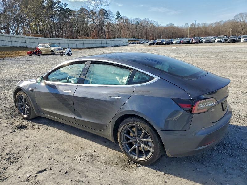 Фото 2 - TESLA MODEL 3