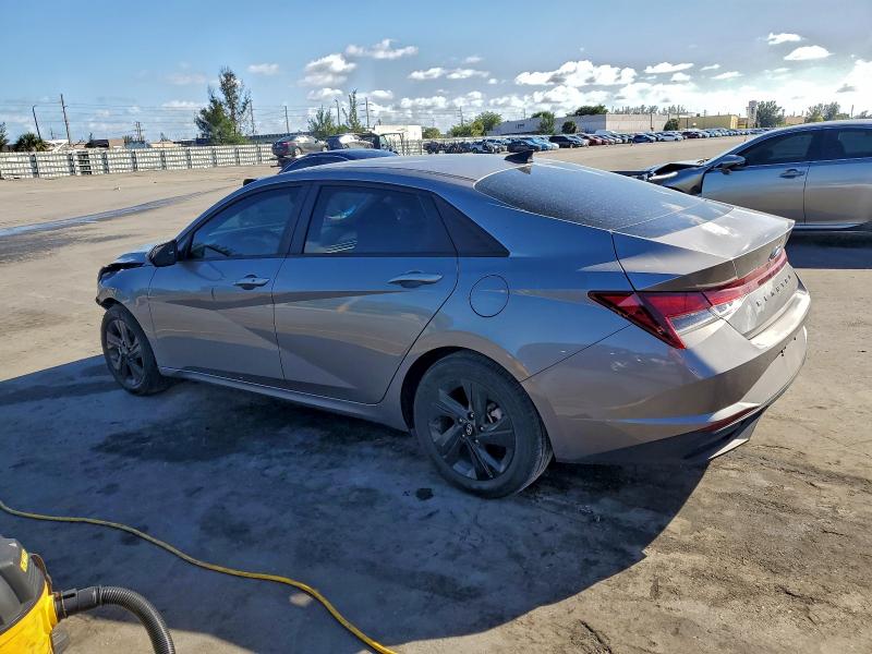 Фото 2 - HYUNDAI ELANTRA