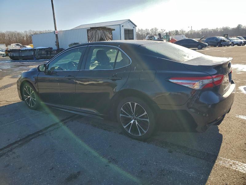 Фото 2 - TOYOTA CAMRY