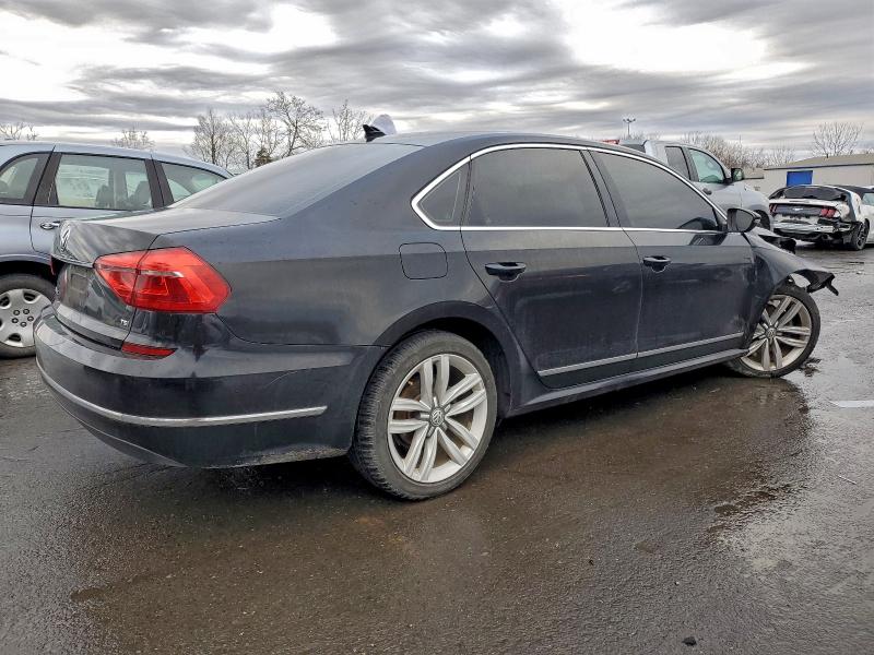 2016 VOLKSWAGEN PASSAT