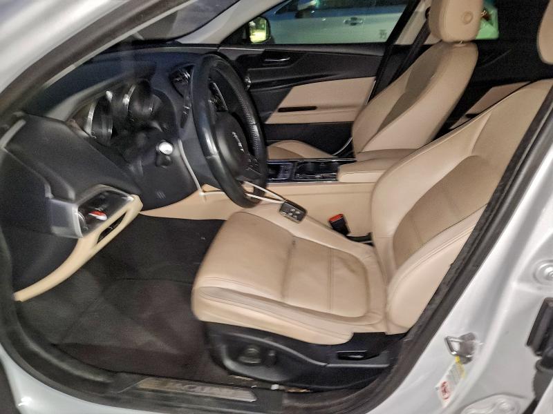 Фото 7 - JAGUAR XE
