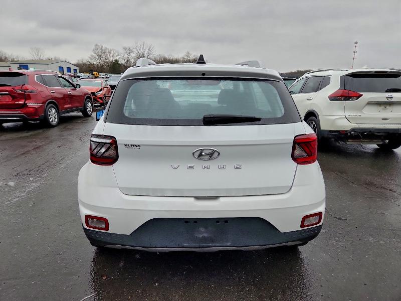 Фото 6 - HYUNDAI VENUE