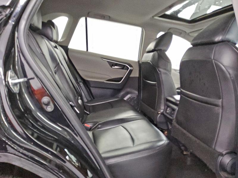 Фото 11 - TOYOTA RAV4