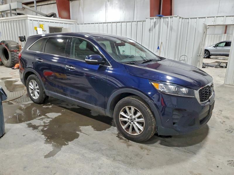 Фото 4 - KIA SORENTO