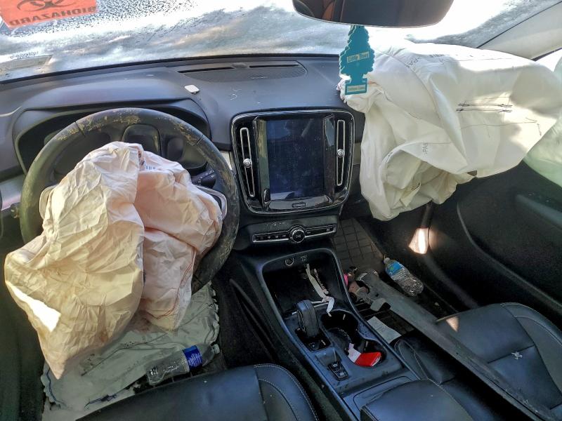 Фото 8 - VOLVO XC40