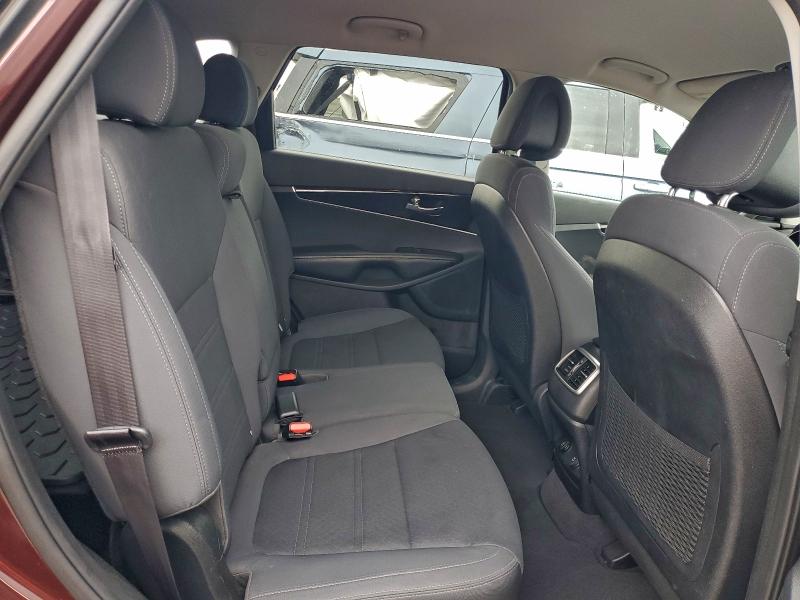 Фото 11 - KIA SORENTO