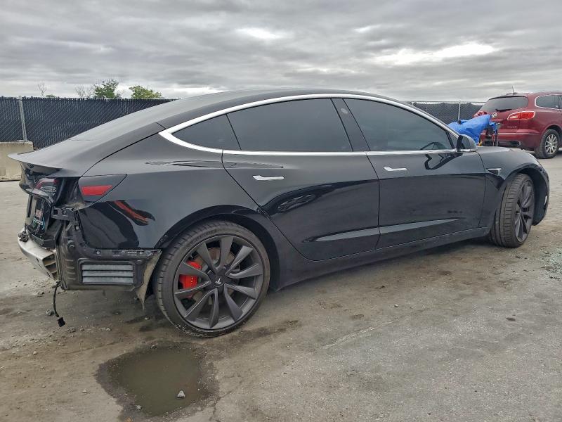 Фото 3 - TESLA MODEL 3