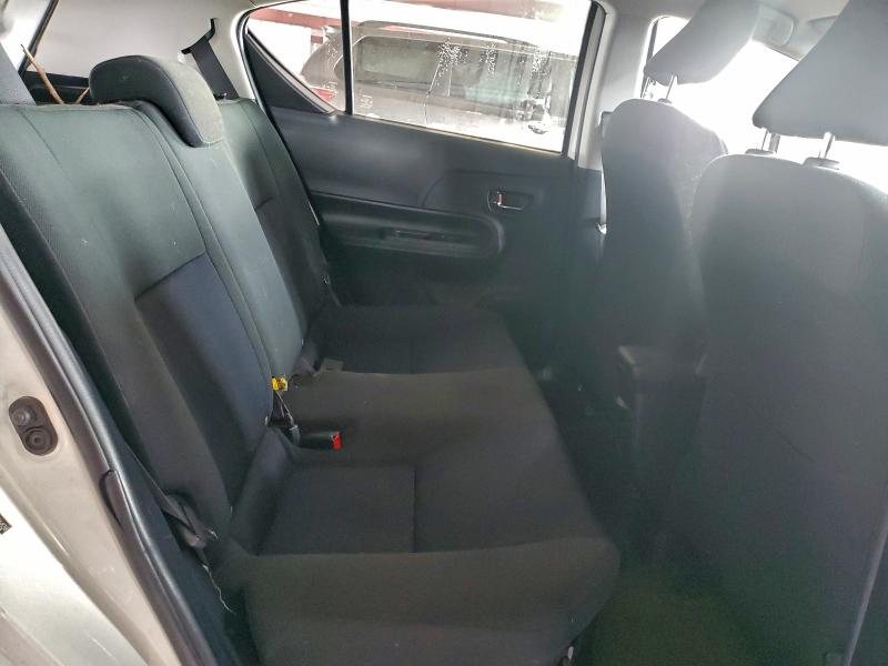 Фото 10 - TOYOTA PRIUS