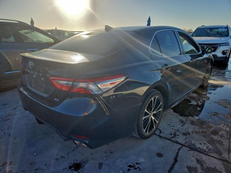 Фото 3 - TOYOTA CAMRY