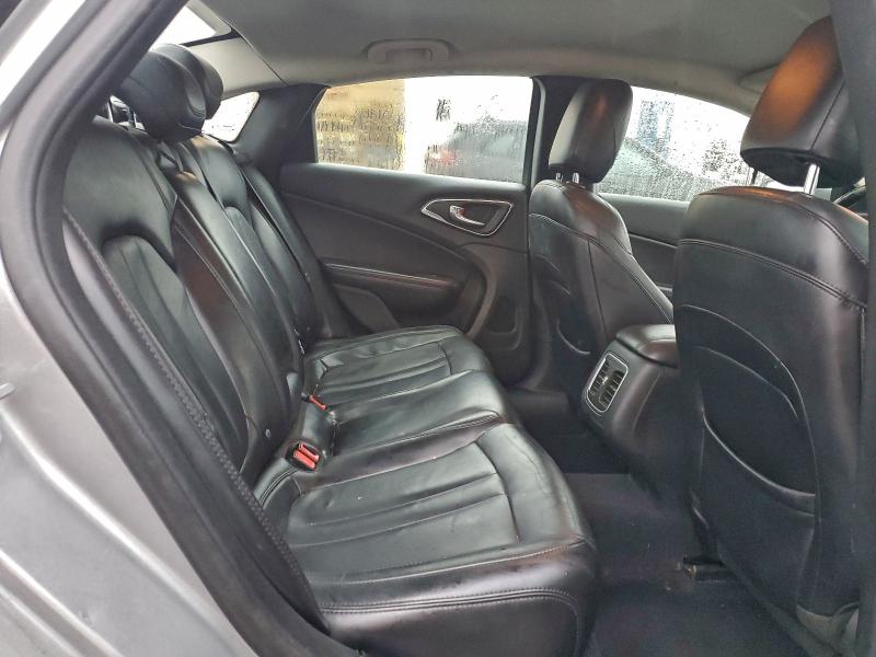 Фото 10 - CHRYSLER 200