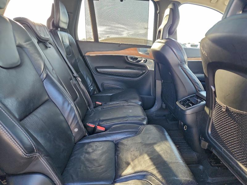 Фото 10 - VOLVO XC90