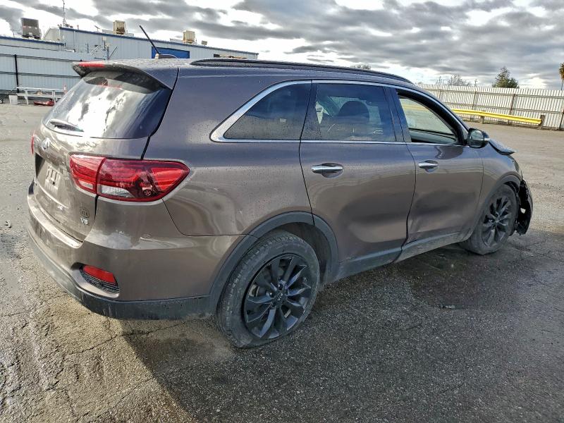 Фото 3 - KIA SORENTO