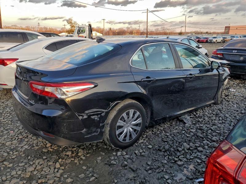 Фото 3 - TOYOTA CAMRY