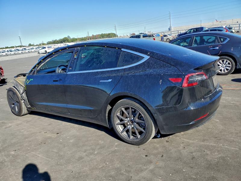 Фото 2 - TESLA MODEL 3
