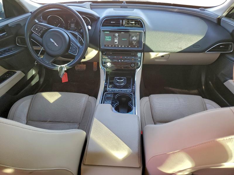 Фото 8 - JAGUAR XE